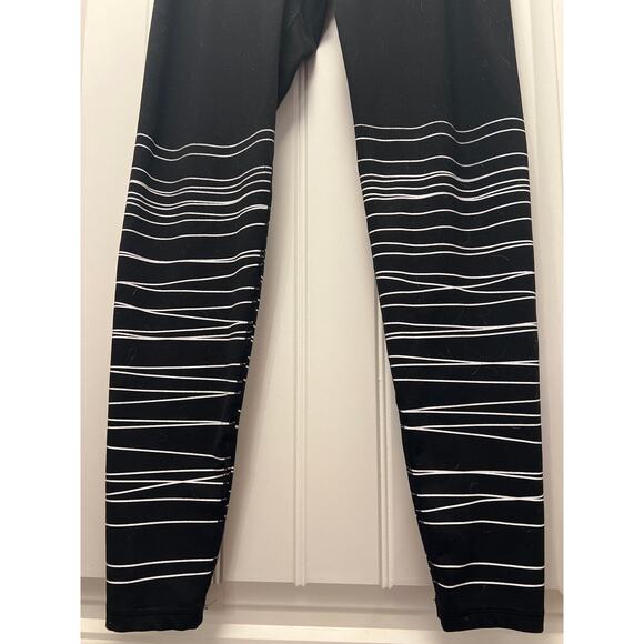 Old Navy Active Women Go Dry PowerSoft Fitted Striped Bottom Leggings SZ M Black - Picture 4 of 6